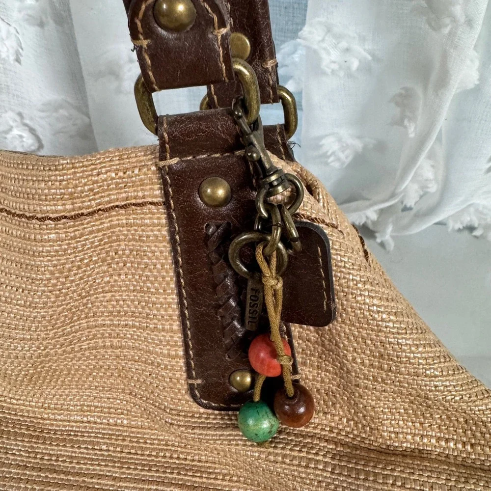 Fossil woven straw